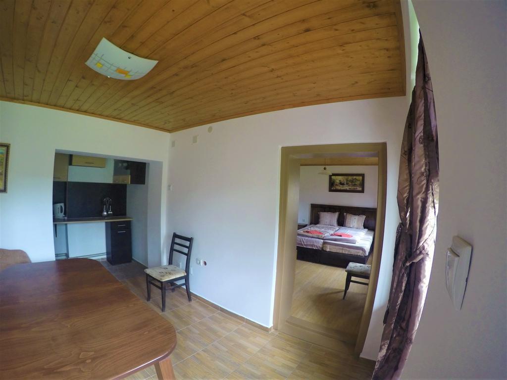 Hotel Krai Potoka à Krushuna Extérieur photo