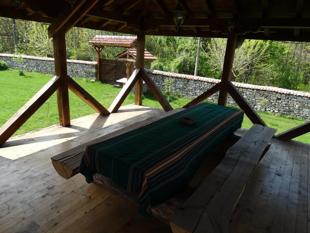 Hotel Krai Potoka à Krushuna Extérieur photo