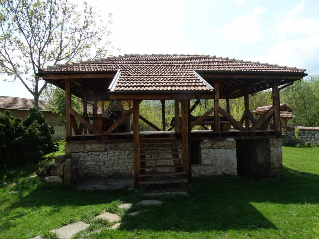 Hotel Krai Potoka à Krushuna Extérieur photo