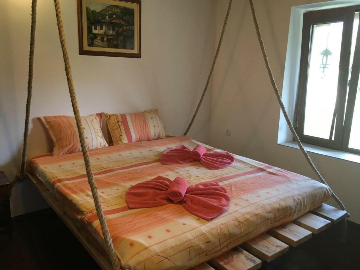 Hotel Krai Potoka à Krushuna Extérieur photo